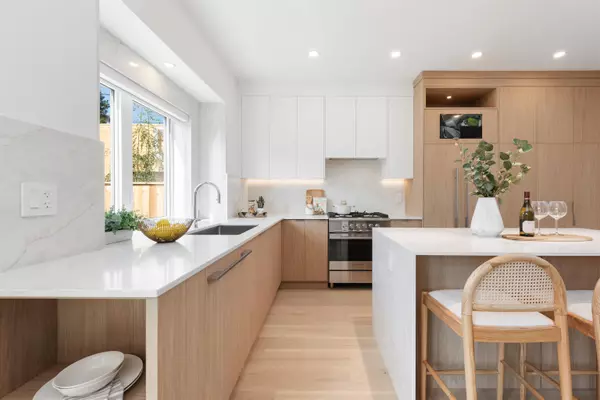 Vancouver, BC V6L 1E3,2750 W 19th AVE #2