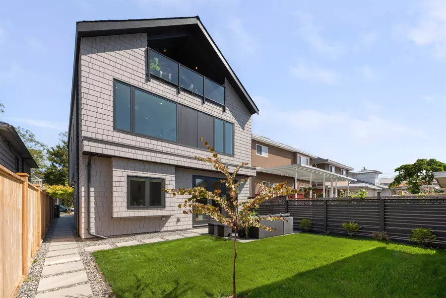 2750 W 19th AVE #2, Vancouver, BC V6L 1E3