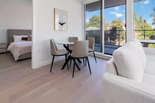 Vancouver, BC V5Z 2Z7,5212 Cambie ST #206