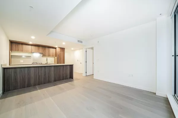 Vancouver, BC V5Z 2Z7,5212 Cambie ST #216