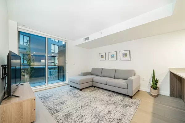 5212 Cambie ST #216, Vancouver, BC V5Z 2Z7