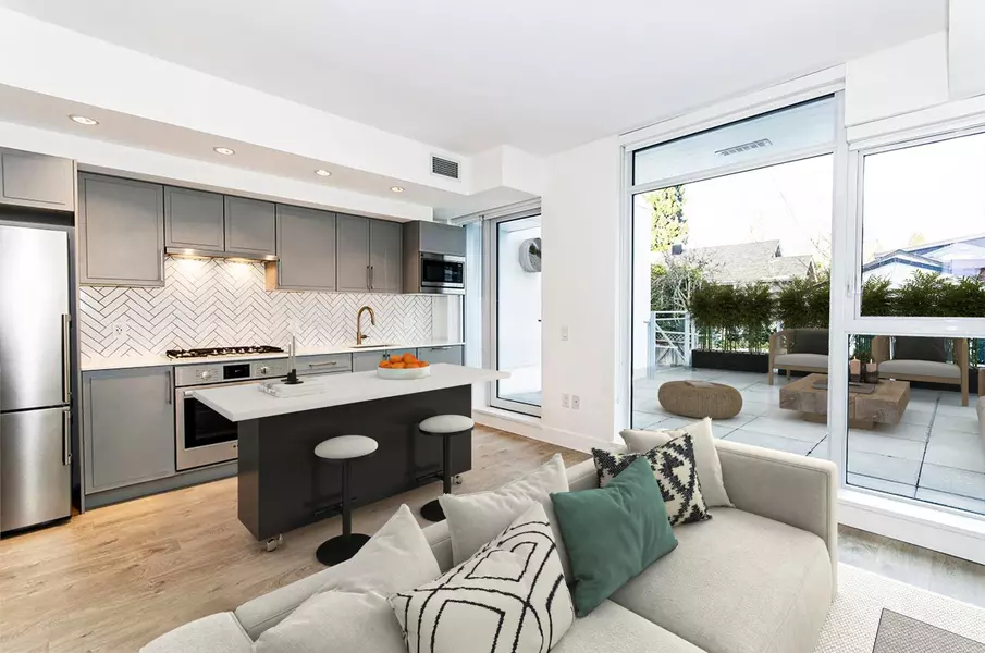 2435 Kingsway ST #208, Vancouver, BC V5R 5G8