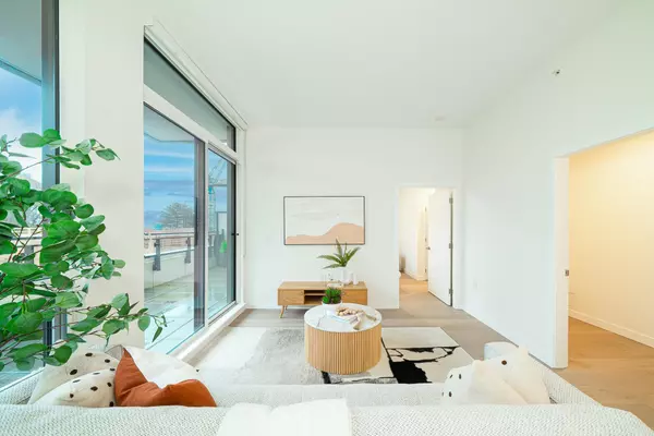 Vancouver, BC V5Z 2Z7,5212 Cambie ST #501