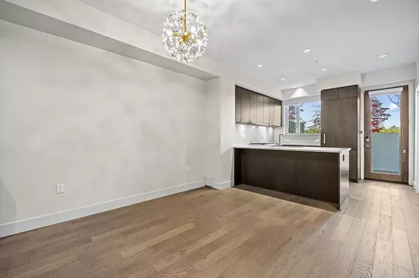 Vancouver, BC V6M 2V6,5522 Oak ST