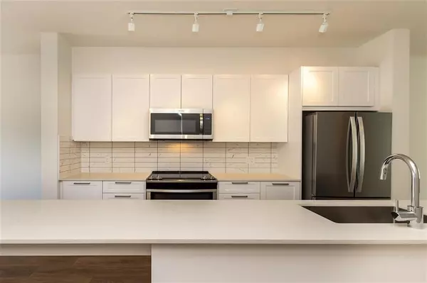 Surrey, BC V4N 6R7,18505 Laurensen PL #603