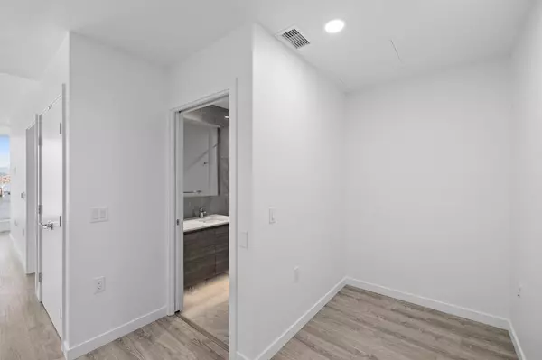 660 Quayside DR #3102 New Westminster, BC V3M 0P2