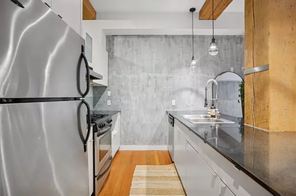 Vancouver, BC V6B 1B6,310 Water ST #204