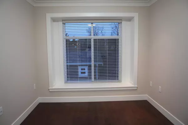 Vancouver, BC V5Y 2N7,455 W 38th AVE