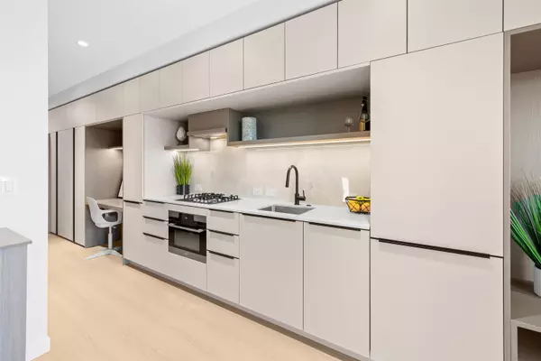 2015 St. Johns ST #508 Port Moody, BC V3H 0N5