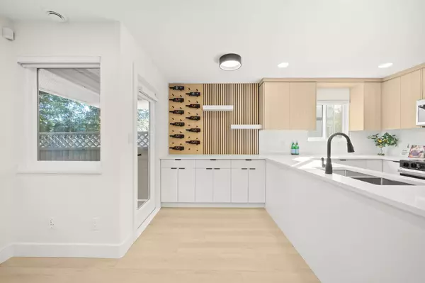 Maple Ridge, BC V2X 6T1,11950 232 ST #13