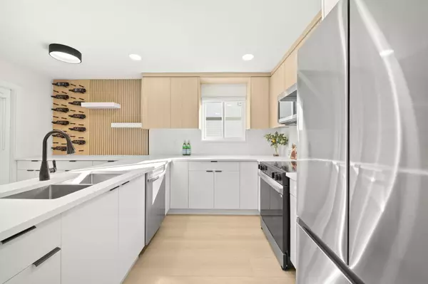 Maple Ridge, BC V2X 6T1,11950 232 ST #13