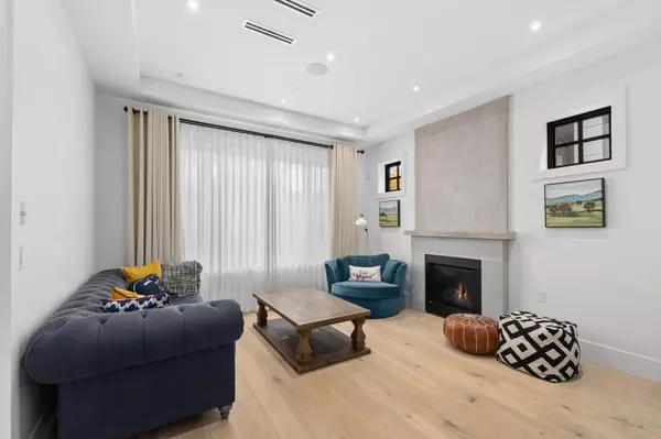 Vancouver, BC V6R 2Y9,3363 W 15th AVE