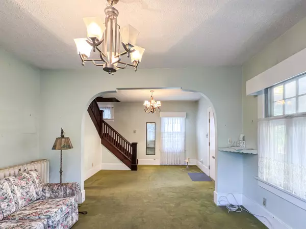 Burnaby, BC V5H 1J9,3865 Sandell ST