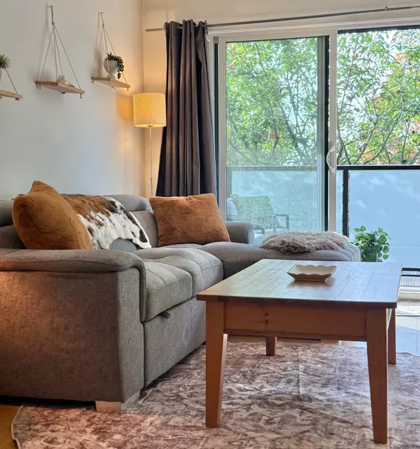 Vancouver, BC V5L 2T1,1516 Charles ST #208