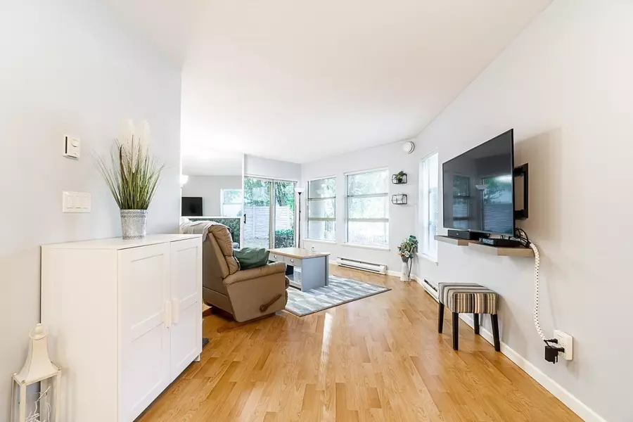 22277 122 AVE #101, Maple Ridge, BC V2X 3X8