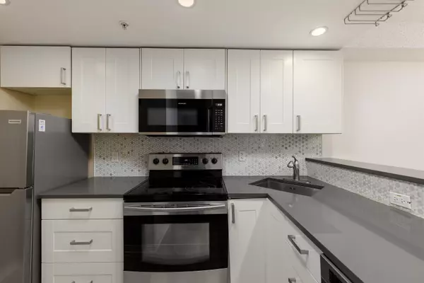 1500 Pendrell ST #220, Vancouver, BC V6G 3A5