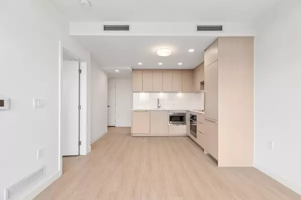 Surrey, BC V3T 0X2,13675 107a AVE #1001