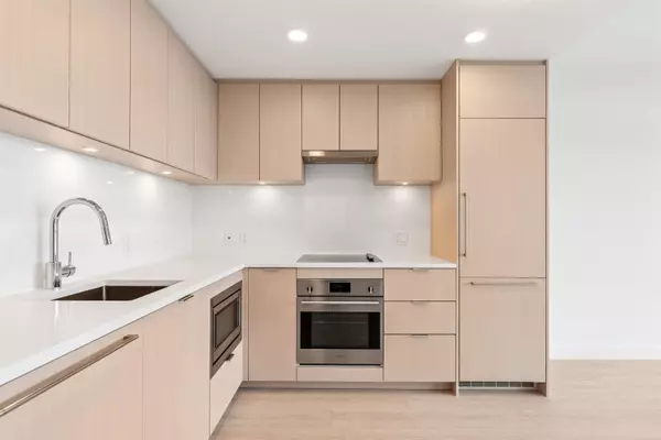 Surrey, BC V3T 0X2,13675 107a AVE #1001