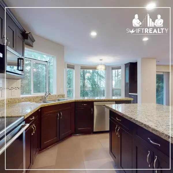 Port Moody, BC V3H 4V7,119 Aspenwood DR #Main&Upper Lvl