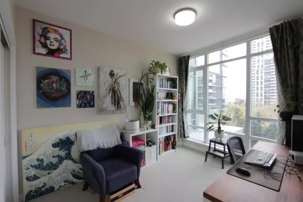 2008 Rosser AVE #402 Burnaby, BC V5C 0H8