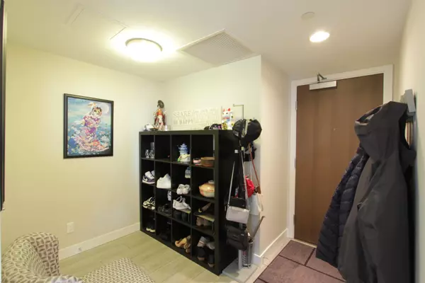 2008 Rosser AVE #402 Burnaby, BC V5C 0H8