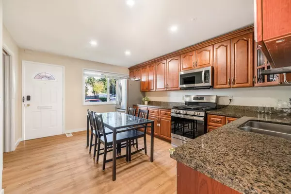 Burnaby, BC V3J 1A5,3365 Ganymede DR