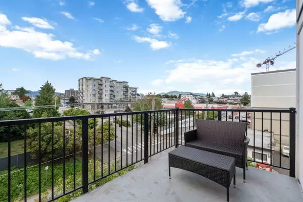 Maple Ridge, BC V2X 8Z8,22290 North AVE #404