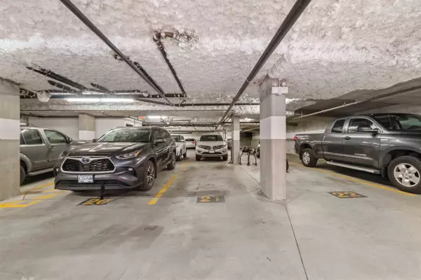 Maple Ridge, BC V2X 8Z8,22290 North AVE #404