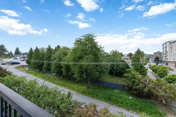 Maple Ridge, BC V2X 8Z8,22290 North AVE #404