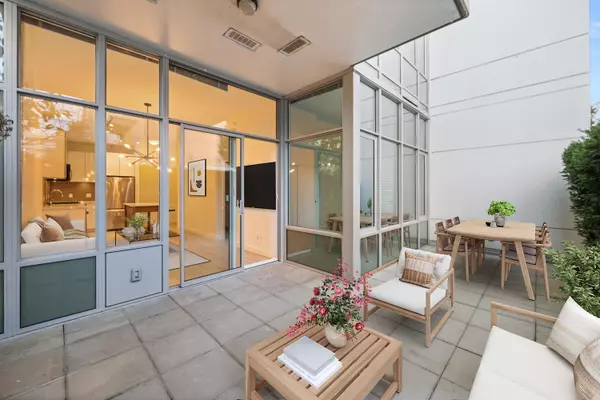 New Westminster, BC V3L 0H4,200 Nelson's CRES #102