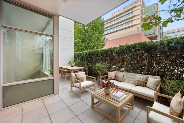 New Westminster, BC V3L 0H4,200 Nelson's CRES #102