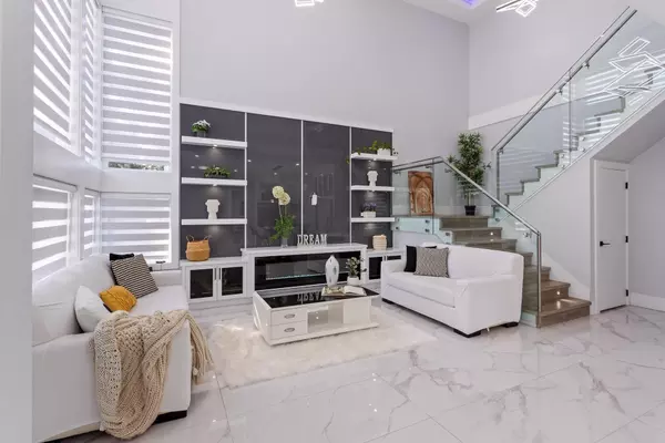 Coquitlam, BC V3J 4Z2,836 Macintosh ST