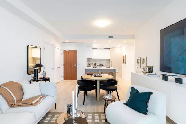 660 Quayside DR #2806 New Westminster, BC V3M 0P2