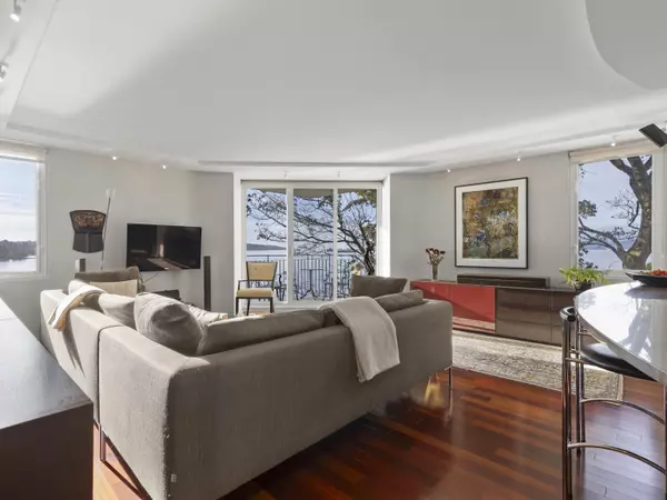 Vancouver, BC V6G 1Y5,1575 Beach AVE #402