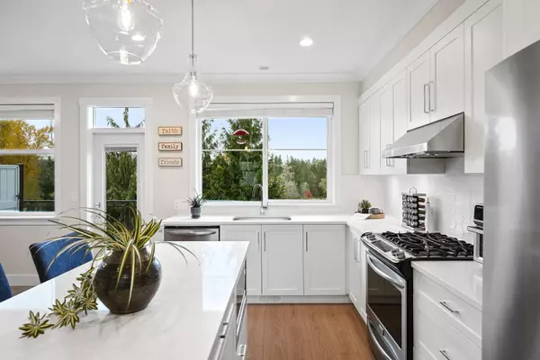 Surrey, BC V3Z 0C6,15717 Mountain View DR #19