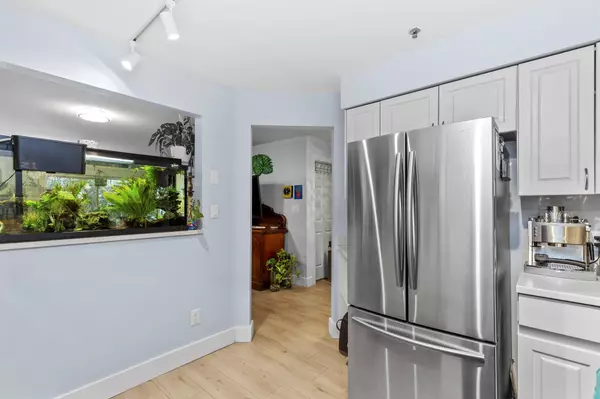 Port Coquitlam, BC V3B 1H3,1955 Suffolk AVE #106