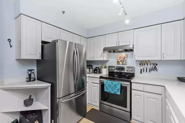 Port Coquitlam, BC V3B 1H3,1955 Suffolk AVE #106