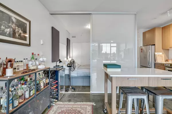 221 Union ST #516 Vancouver, BC V6A 0B4