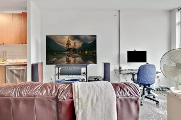 221 Union ST #516 Vancouver, BC V6A 0B4