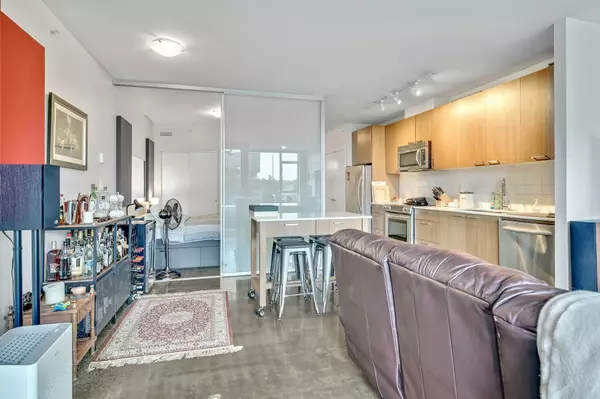 221 Union ST #516 Vancouver, BC V6A 0B4