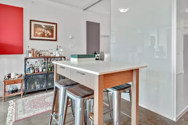 221 Union ST #516 Vancouver, BC V6A 0B4