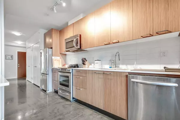 Vancouver, BC V6A 0B4,221 Union ST #516