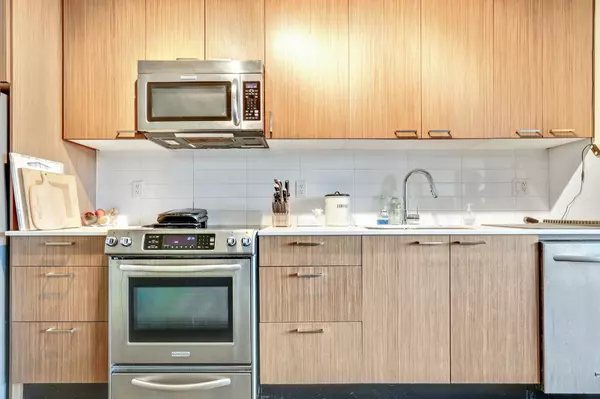 Vancouver, BC V6A 0B4,221 Union ST #516