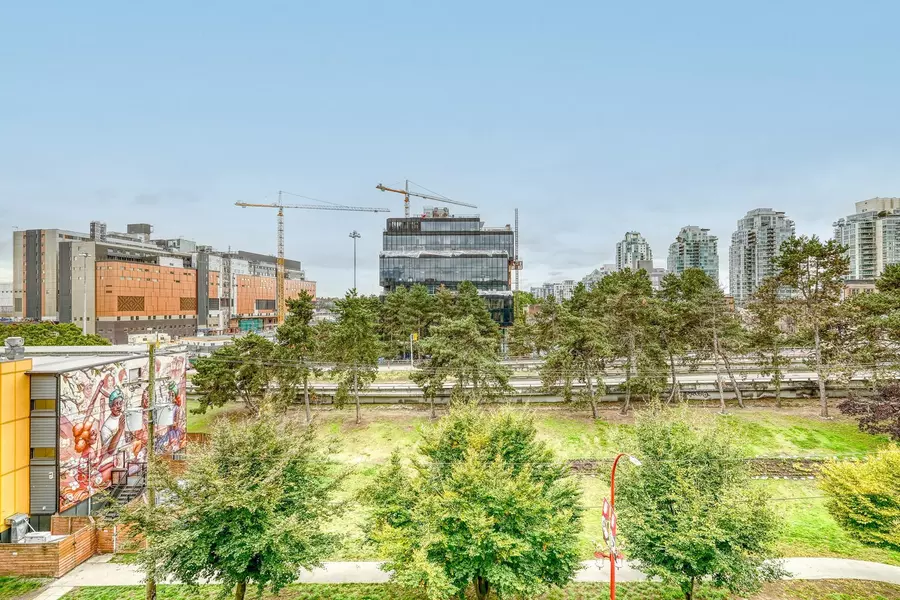 221 Union ST #516, Vancouver, BC V6A 0B4