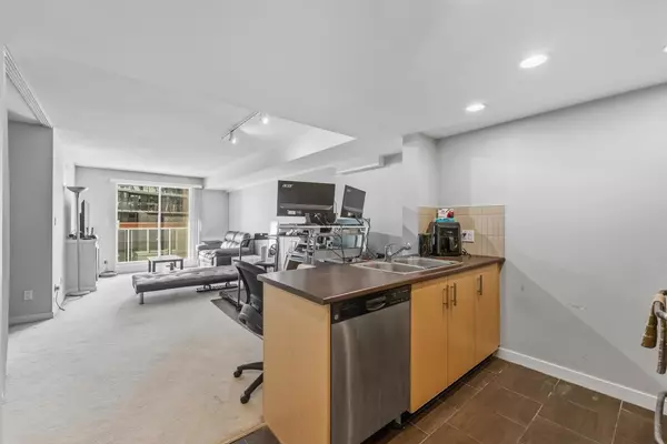 New Westminster, BC V3L 0A6,200 Keary ST #810