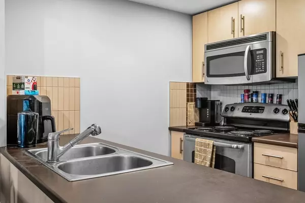 New Westminster, BC V3L 0A6,200 Keary ST #810