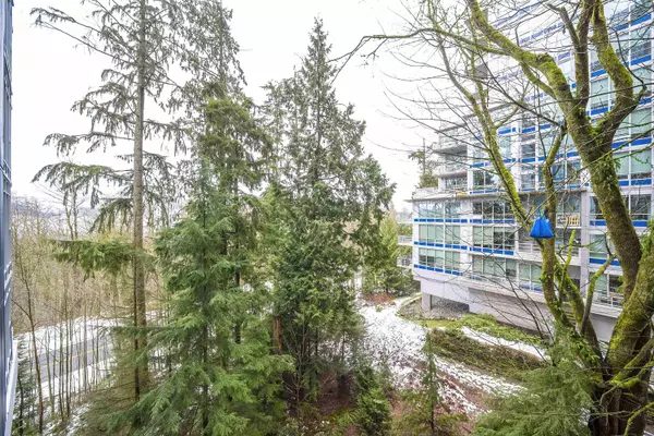 Burnaby, BC V5A 4Y8,8940 University CRES #207