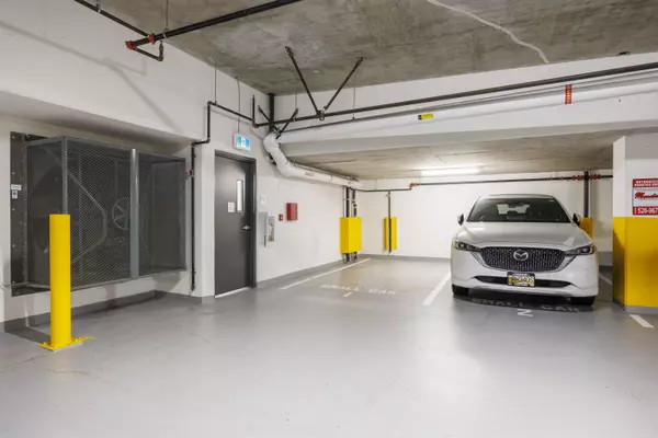 Burnaby, BC V5A 4Y8,8940 University CRES #207