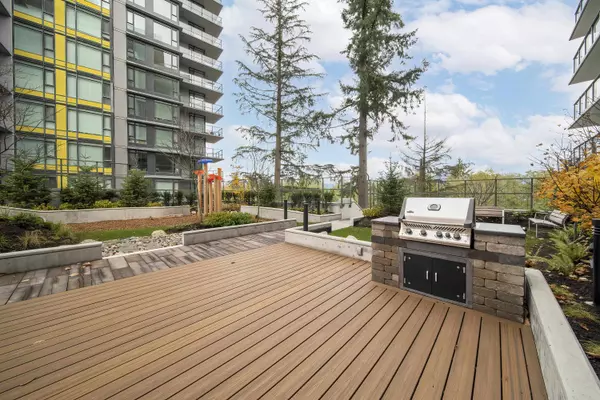 8940 University CRES #207, Burnaby, BC V5A 4Y8