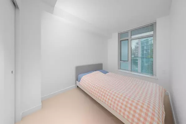 Burnaby, BC V5A 4Y8,8940 University CRES #207